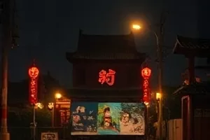 纪录片老种子中老人双手捧着一小袋谷种的画面