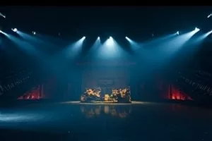 纪录片深海探测日志中深潜器机械臂与探照灯的画面